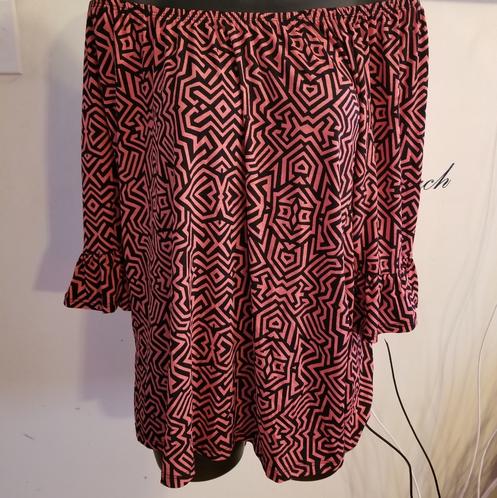 New without tags...off the shoulder top S ,M,L